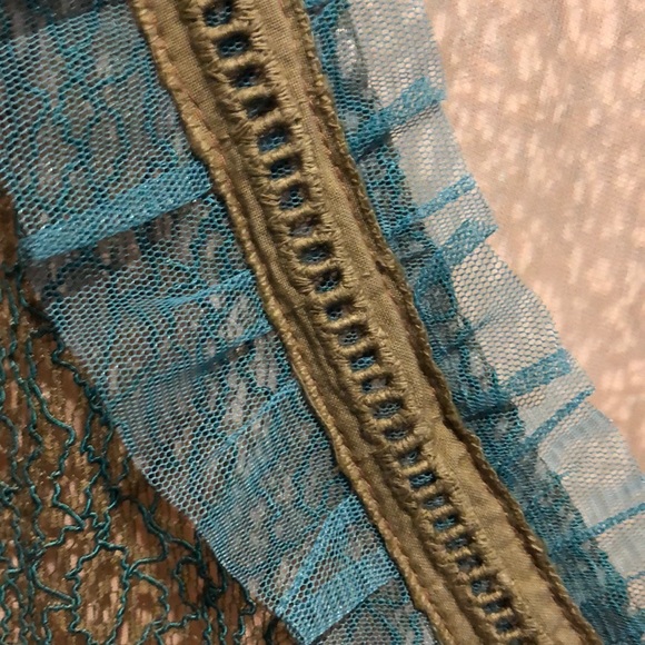 Beautiful dress - Picture 6 of 6